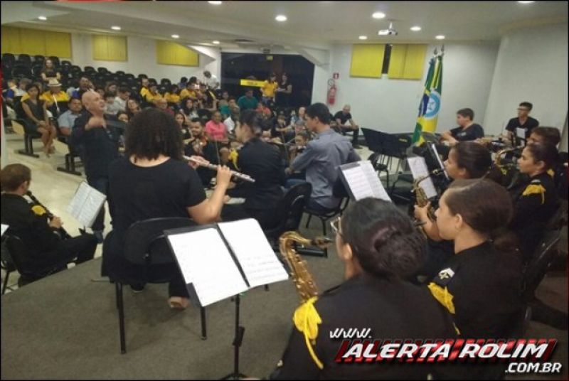 Orquestra Sinfônica da Polícia Mirim realiza belíssima apresentação na Faculdade Farol em Rolim de Moura