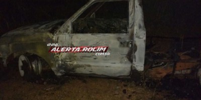 Novo Horizonte  - MISTÉRIO - Camionete é incendiada na linha 152 e manchas de sangue foram encontradas próximo ao veículo 