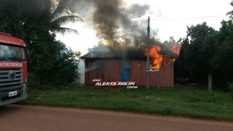 Rolim de Moura  -  Incêndio atinge casa onde PM encontrou televisor furtado 