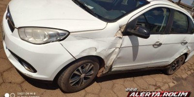 Rolim de Moura – Carro e moto colidem no cruzamento da Avenida 25 de Agosto com Rua Urupá  Rolim de Moura – Carro e moto colidem no cruzamento da Avenida 25 de Agosto com Rua Urupá