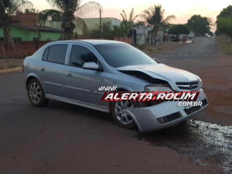 Rolim de Moura – Colisão entre dois carros é registrada no cruzamento da Rua Barão de Melgaço com Avenida Manaus Rolim de Moura – Colisão entre dois carros é registrada no cruzamento da Rua Barão de Melgaço com Avenida Manaus