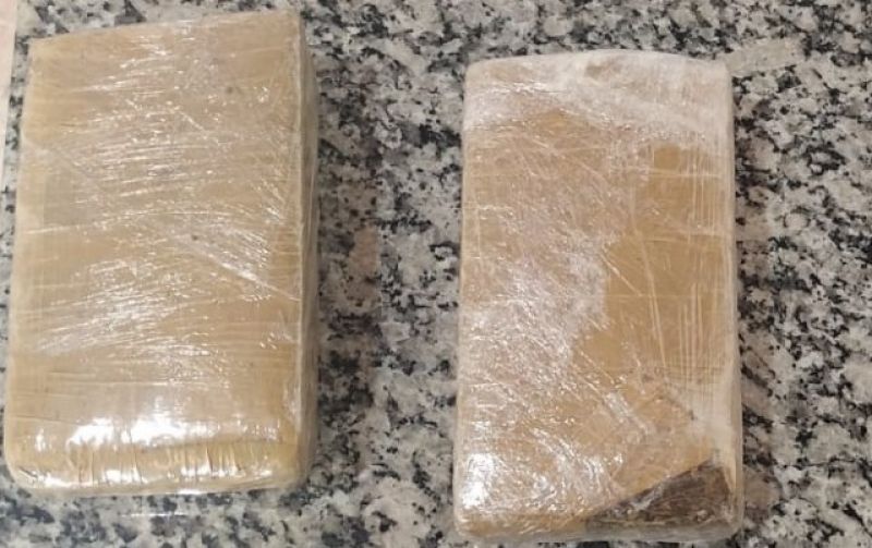Pimenta Bueno – Mais de meio quilo de droga é apreendida e suspeito acaba preso pela Polícia Militar Pimenta Bueno – Mais de meio quilo de droga é apreendida e suspeito acaba preso pela Polícia Militar