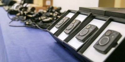 PMs de RO vão usar câmeras acopladas ao corpo para filmar ação durante patrulhamento PMs de RO vão usar câmeras acopladas ao corpo para filmar ação durante patrulhamento