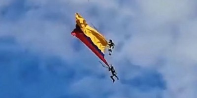 Vídeo - Militares morrem ao cair de helicóptero em demonstração aérea na Colômbia Vídeo - Militares morrem ao cair de helicóptero em demonstração aérea na Colômbia