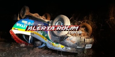 Rolim de Moura – Durante acompanhamento tático, viatura de Polícia Militar capota na linha 168 Rolim de Moura – Durante acompanhamento tático, viatura de Polícia Militar capota na linha 168