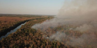 Pimenta Bueno – Força tarefa com 21 bombeiros atuam em diversos focos de incêndio em vegetação  Pimenta Bueno – Força tarefa com 21 bombeiros atuam em diversos focos de incêndio em vegetação