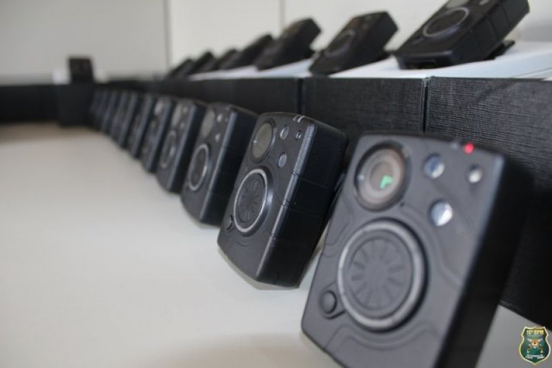 Policiais militares do 10º BPM recebem capacitação para uso de câmeras acopladas ao corpo, que permite a filmagem de todo procedimento policial Policiais militares do 10º BPM recebem capacitação para uso de câmeras acopladas ao corpo, que permite a filmagem de todo procedimento policial