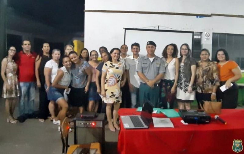 Polícia Militar do 10º BPM em Santa Luzia ministra palestra para pais de alunos Polícia Militar do 10º BPM em Santa Luzia ministra palestra para pais de alunos