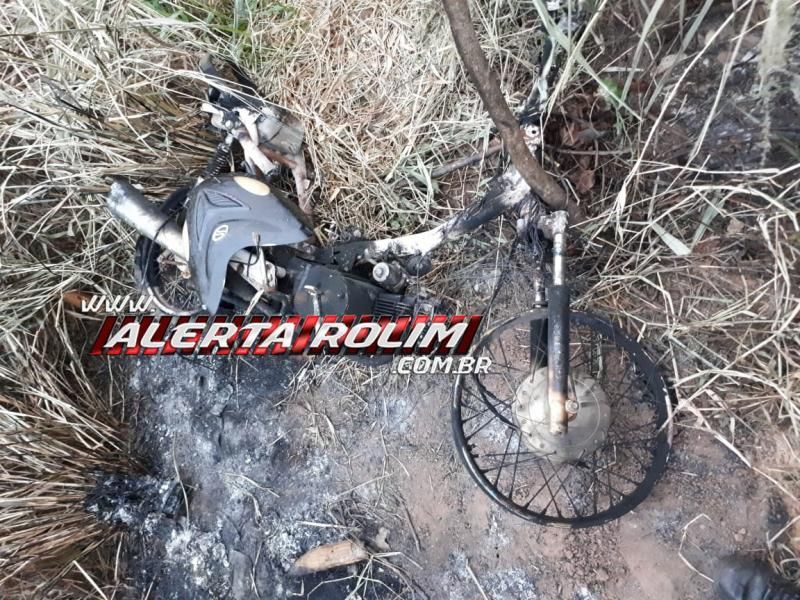 Rolim de Moura – Motoneta furtada no ultimo dia 08 é encontrada completamente queimada em terreno baldio no Bairro Boa Esperança Rolim de Moura – Motoneta furtada no ultimo dia 08 é encontrada completamente queimada em terreno baldio no Bairro Boa Esperança