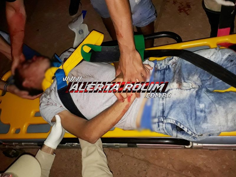 Rolim de Moura – Pedestre é socorrido pelos bombeiros, após ser atropelado por automóvel, que fugiu do local sem prestar ajuda Rolim de Moura – Pedestre é socorrido pelos bombeiros, após ser atropelado por automóvel, que fugiu do local sem prestar ajuda