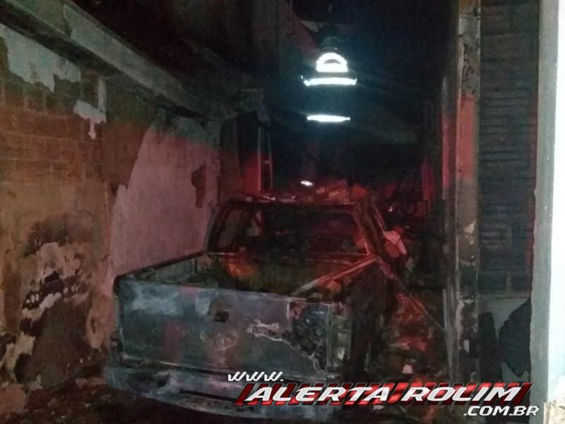Incêndio destrói casa no Bairro Cidade Alta, em Alta Floresta    Incêndio destrói casa no Bairro Cidade Alta, em Alta Floresta
