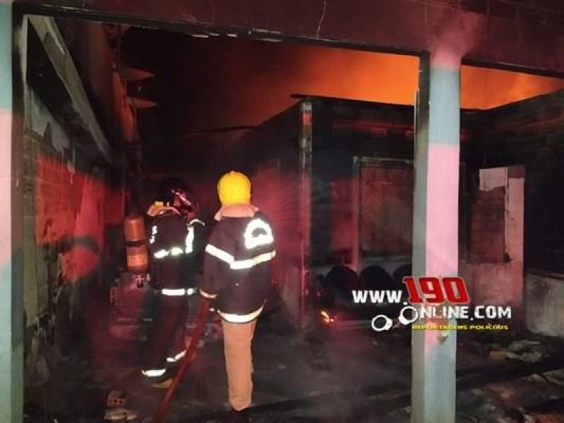 Incêndio destrói casa no Bairro Cidade Alta, em Alta Floresta    Incêndio destrói casa no Bairro Cidade Alta, em Alta Floresta