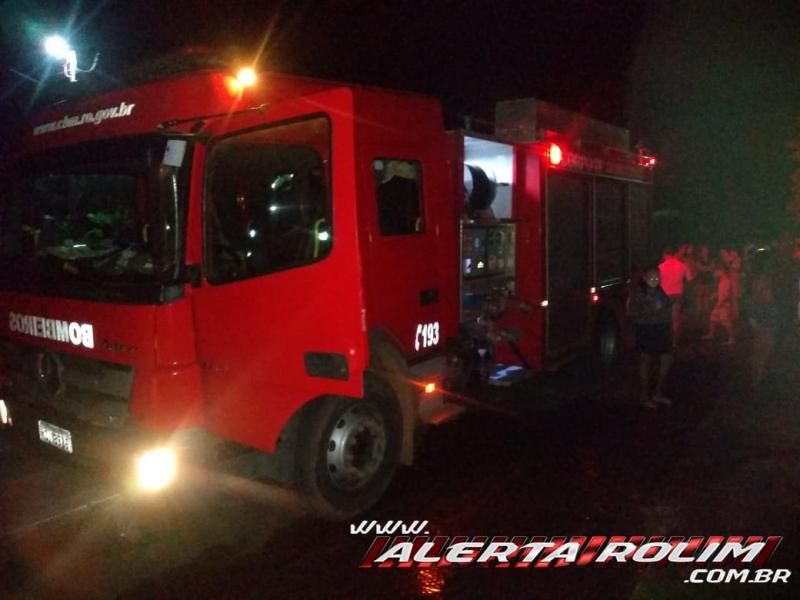Incêndio destrói casa no Bairro Cidade Alta, em Alta Floresta    Incêndio destrói casa no Bairro Cidade Alta, em Alta Floresta