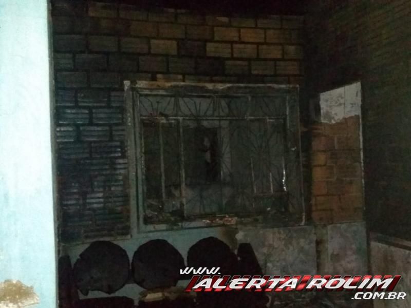 Incêndio destrói casa no Bairro Cidade Alta, em Alta Floresta    Incêndio destrói casa no Bairro Cidade Alta, em Alta Floresta