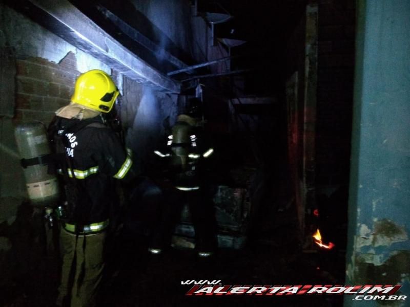 Incêndio destrói casa no Bairro Cidade Alta, em Alta Floresta    Incêndio destrói casa no Bairro Cidade Alta, em Alta Floresta