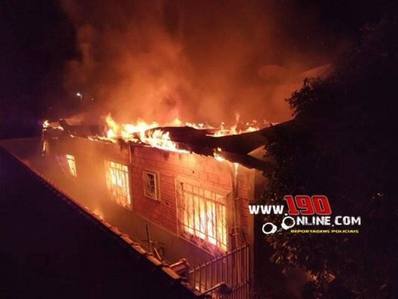 Incêndio destrói casa no Bairro Cidade Alta, em Alta Floresta    Incêndio destrói casa no Bairro Cidade Alta, em Alta Floresta