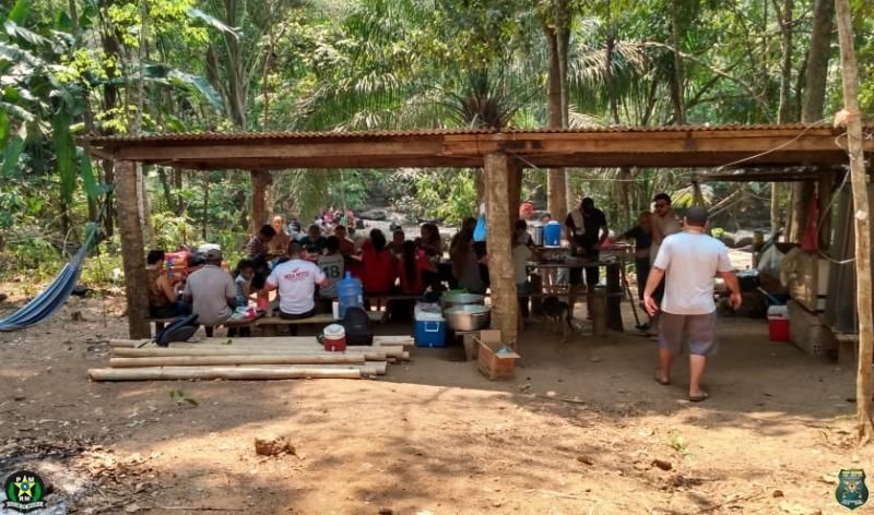 Alunos da Polícia Mirim do 10º Batalhão em Rolim de Moura participam do Primeiro Acampa Mirim Alunos da Polícia Mirim do 10º Batalhão em Rolim de Moura participam do Primeiro Acampa Mirim