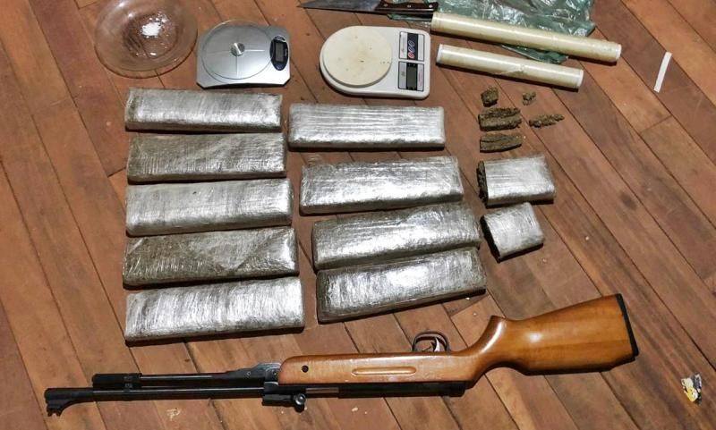 Cacoal - Nova ação da Polícia Militar apreende quase 10 quilos de drogas e mais de 200 mil reais Cacoal - Nova ação da Polícia Militar apreende quase 10 quilos de drogas e mais de 200 mil reais