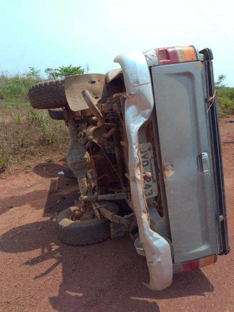 Tombada - Caminhonete furtada em Presidente Médici é recuperada pela Polícia Civil, em Nova Brasilândia Tombada - Caminhonete furtada em Presidente Médici é recuperada pela Polícia Civil, em Nova Brasilândia