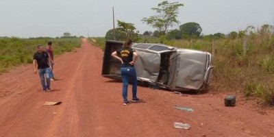Tombada - Caminhonete furtada em Presidente Médici é recuperada pela Polícia Civil, em Nova Brasilândia Tombada - Caminhonete furtada em Presidente Médici é recuperada pela Polícia Civil, em Nova Brasilândia