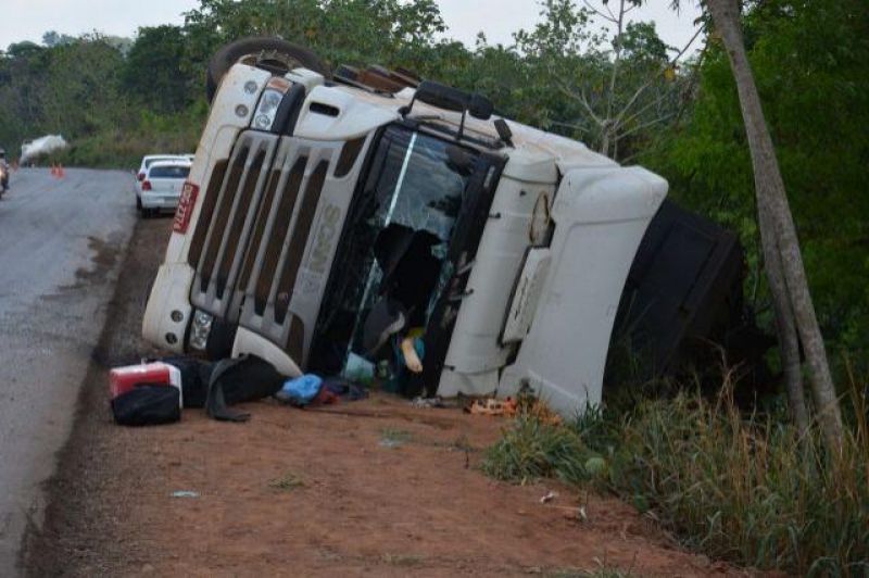 Chicão da Emater de Jaru e caminhoneiro morrem em acidente na BR-364 Chicão da Emater de Jaru e caminhoneiro morrem em acidente na BR-364