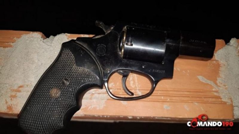 Ji-Paraná - Homem mata desafeto dentro do parque de exposições e acaba baleado ao apontar arma para PM’s Ji-Paraná - Homem mata desafeto dentro do parque de exposições e acaba baleado ao apontar arma para PM’s