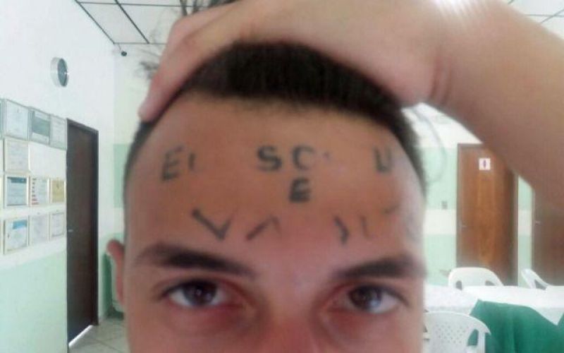 Jovem tatuado na testa é condenado a 4 anos e 8 meses de prisão por roubo no ABC Paulista Jovem tatuado na testa é condenado a 4 anos e 8 meses de prisão por roubo no ABC Paulista