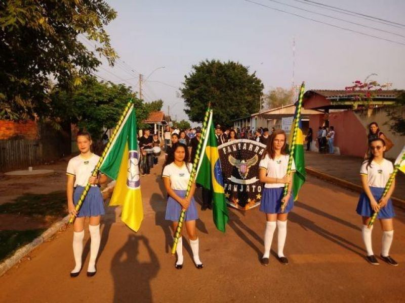 Nova Estrela - Polícia Militar e alunos das Escolas da Rede Estadual e Municipal realizaram desfile no feriado da Independência Nacional Nova Estrela - Polícia Militar e alunos das Escolas da Rede Estadual e Municipal realizaram desfile no feriado da Independência Nacional