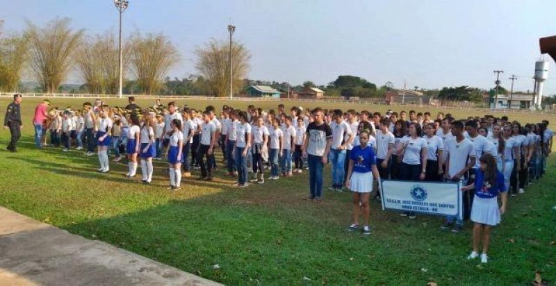 Nova Estrela - Polícia Militar e alunos das Escolas da Rede Estadual e Municipal realizaram desfile no feriado da Independência Nacional Nova Estrela - Polícia Militar e alunos das Escolas da Rede Estadual e Municipal realizaram desfile no feriado da Independência Nacional