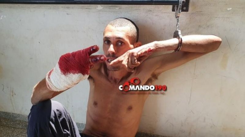 PM de folga prende foragido do RJ furtando loja , em Ji-Paraná - Vídeo PM de folga prende foragido do RJ furtando loja , em Ji-Paraná - Vídeo