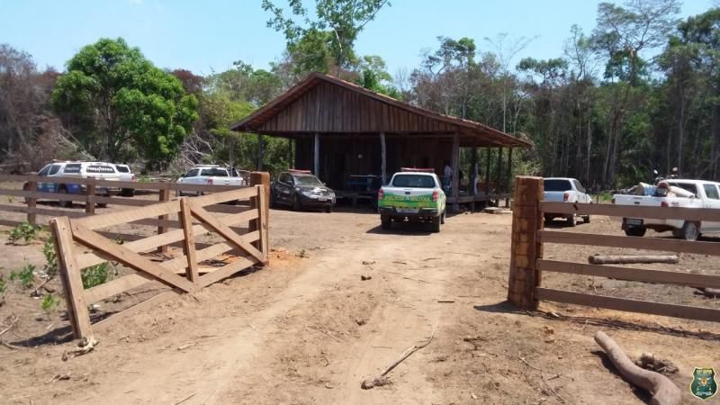 Polícia Militar e Justiça realizam operação de reintegração de posse em fazenda invadida na região de Alta Floresta/RO Polícia Militar e Justiça realizam operação de reintegração de posse em fazenda invadida na região de Alta Floresta/RO