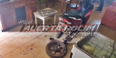Rolim de Moura – Moto roubada em Alto Alegre é recuperada pela Polícia Civil no Bairro Bom Jardim Rolim de Moura – Moto roubada em Alto Alegre é recuperada pela Polícia Civil no Bairro Bom Jardim