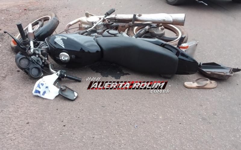 Rolim de Moura – Motociclista é socorrido pelos bombeiros, após se envolver em acidente entre moto e carro, no centro da cidade Rolim de Moura – Motociclista é socorrido pelos bombeiros, após se envolver em acidente entre moto e carro, no centro da cidade