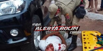 Rolim de Moura – Motociclista é socorrido pelos bombeiros, após se envolver em acidente entre moto e carro, no centro da cidade