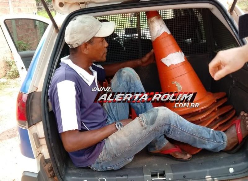 Rolim de Moura – Suspeito é preso pela Polícia Militar com vários produtos furtados Rolim de Moura – Suspeito é preso pela Polícia Militar com vários produtos furtados