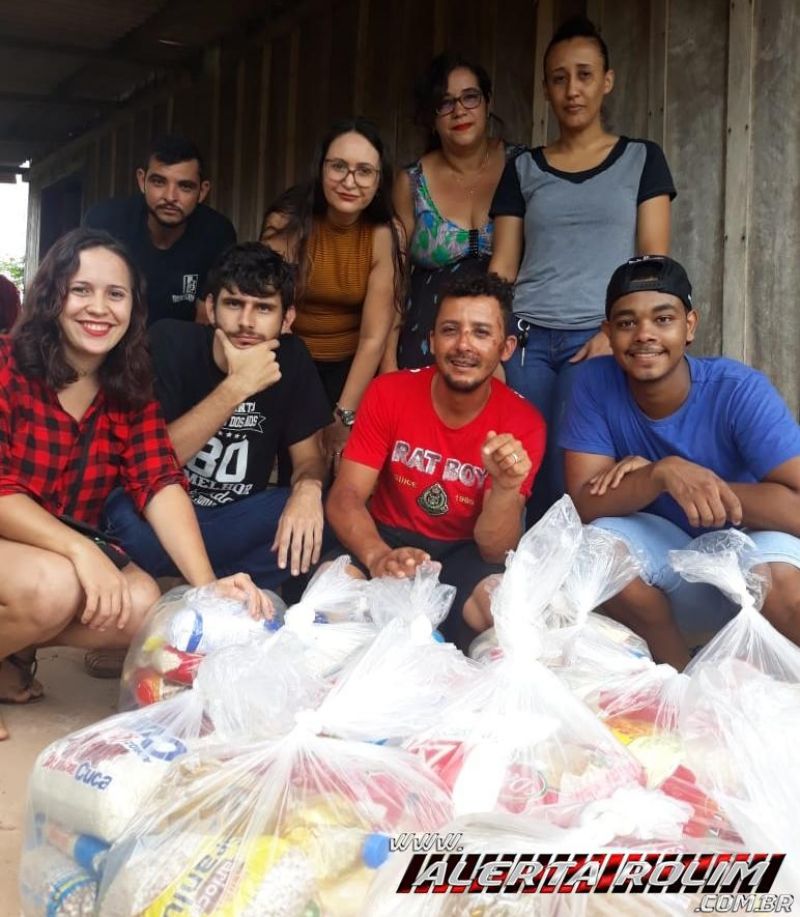 Acadêmicos do Curso de História da UNIR realizaram a entrega de cestas básicas arrecadadas durante evento Acadêmicos do Curso de História da UNIR realizaram a entrega de cestas básicas arrecadadas durante evento