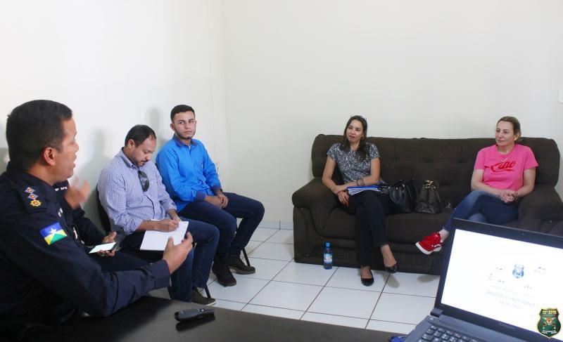 Alguns dos projetos estruturantes da área do 10º Batalhão de Polícia Militar são apresentados para a Deputada Federal Jaqueline Cassol Alguns dos projetos estruturantes da área do 10º Batalhão de Polícia Militar são apresentados para a Deputada Federal Jaqueline Cassol