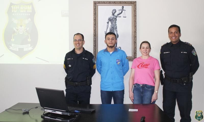 Alguns dos projetos estruturantes da área do 10º Batalhão de Polícia Militar são apresentados para a Deputada Federal Jaqueline Cassol Alguns dos projetos estruturantes da área do 10º Batalhão de Polícia Militar são apresentados para a Deputada Federal Jaqueline Cassol