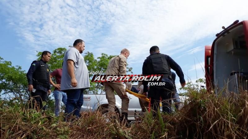 Cacoal - Policial Civil de Rolim de Moura sofre acidente ao passar sobre buraco e cair em barranco à margem da RO-383 Cacoal - Policial Civil de Rolim de Moura sofre acidente ao passar sobre buraco e cair em barranco à margem da RO-383