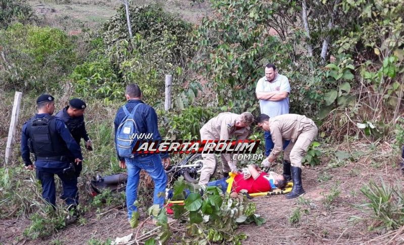 Cacoal - Policial Civil de Rolim de Moura sofre acidente ao passar sobre buraco e cair em barranco à margem da RO-383 Cacoal - Policial Civil de Rolim de Moura sofre acidente ao passar sobre buraco e cair em barranco à margem da RO-383