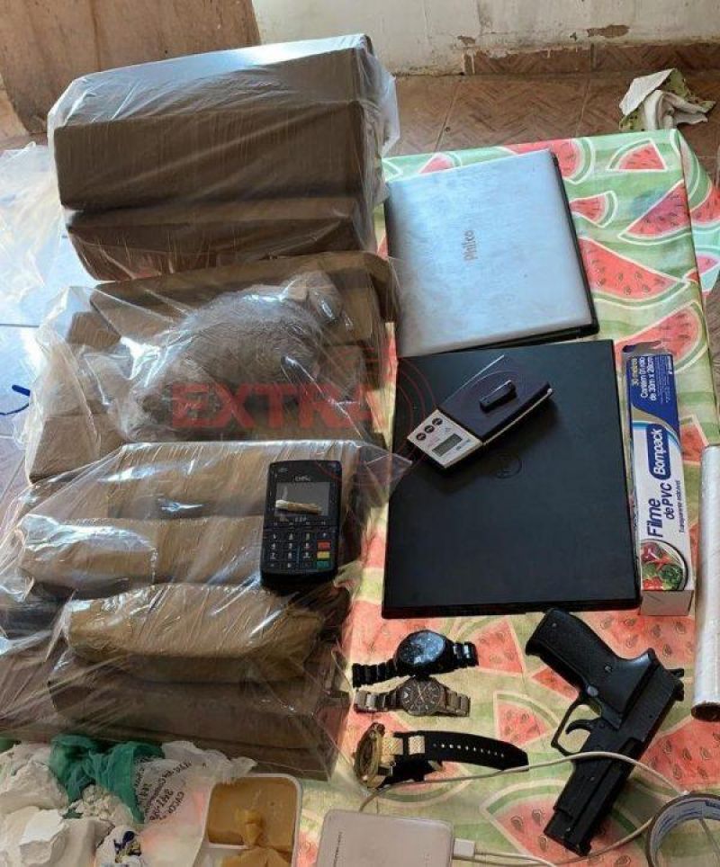 Operação da PC e PM apreende drogas e detém 11 suspeitos por tráfico e agiotagem, em Cacoal Operação da PC e PM apreende drogas e detém 11 suspeitos por tráfico e agiotagem, em Cacoal