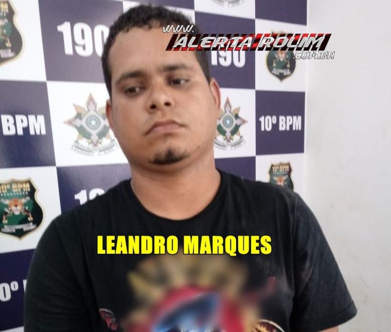 Rolim de Moura – 03 suspeitos de tráfico de drogas são presos em flagrante no Centro da cidade pela Polícia Militar Rolim de Moura – 03 suspeitos de tráfico de drogas são presos em flagrante no Centro da cidade pela Polícia Militar
