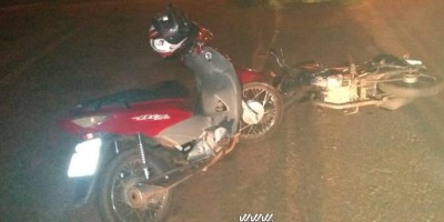 Rolim de Moura – Duas motos colidem e uma pessoa é encaminhada ao pronto-socorro Rolim de Moura – Duas motos colidem e uma pessoa é encaminhada ao pronto-socorro