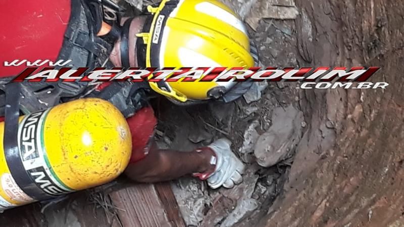 Rolim de Moura – URGENTE – Após denúncia de mau cheiro, corpo é encontrado dentro de poço no Bairro Olímpico Rolim de Moura – URGENTE – Após denúncia de mau cheiro, corpo é encontrado dentro de poço no Bairro Olímpico