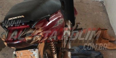 Santa Luzia – Moto utilizada para a prática de roubo em Alta Floresta é apreendida pela PM em Santa Luzia Santa Luzia – Moto utilizada para a prática de roubo em Alta Floresta é apreendida pela PM em Santa Luzia