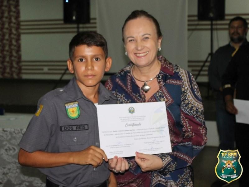 10º Batalhão de Polícia Militar realiza formatura de 43 alunos do Programa Social Polícia Mirim 10º Batalhão de Polícia Militar realiza formatura de 43 alunos do Programa Social Polícia Mirim