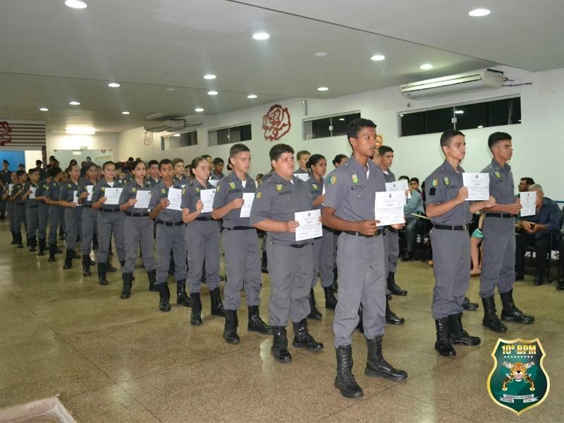 10º Batalhão de Polícia Militar realiza formatura de 43 alunos do Programa Social Polícia Mirim 10º Batalhão de Polícia Militar realiza formatura de 43 alunos do Programa Social Polícia Mirim