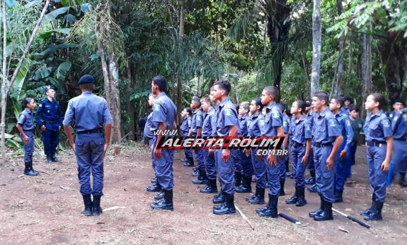 10º Batalhão em Rolim de Moura realiza acampamento de selva com alunos do Programa Social Polícia Mirim 10º Batalhão em Rolim de Moura realiza acampamento de selva com alunos do Programa Social Polícia Mirim