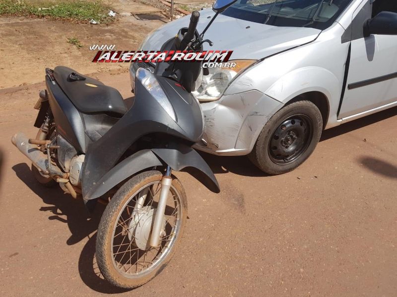 Rolim de Moura – Após desviar de cachorro, motociclista se choca frontalmente contra carro no Bairro Jardim Tropical 