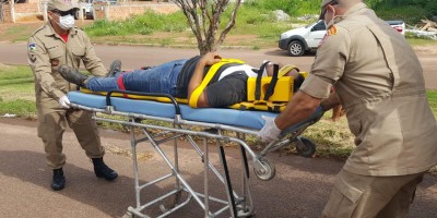 Rolim de Moura – Motociclista bate na traseira de carro estacionado e acaba socorrido ao hospital municipal Rolim de Moura – Motociclista bate na traseira de carro estacionado e acaba socorrido ao hospital municipal